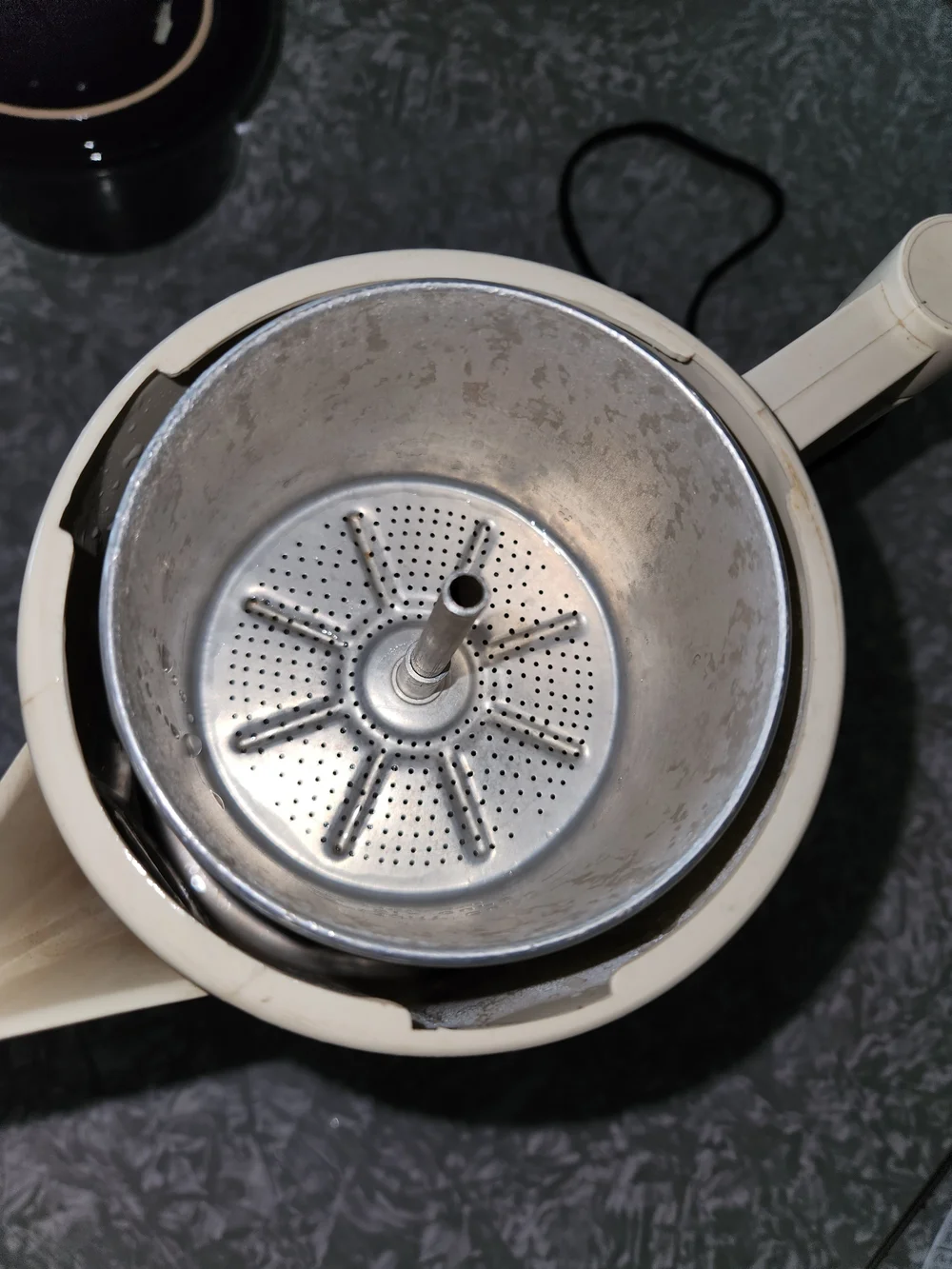Cream Electric Coffee Percolator - Retro-Style Drip Kettle